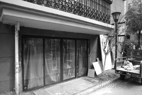 男子買5間地下儲(chǔ)藏室 占消防通道建&ldquo;五室一廳&ldquo; 